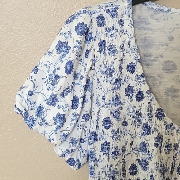 Lucky Brand Womens Floral Puff Sleeve Smocked Blouse - Size Medium - Picture 5 of 8